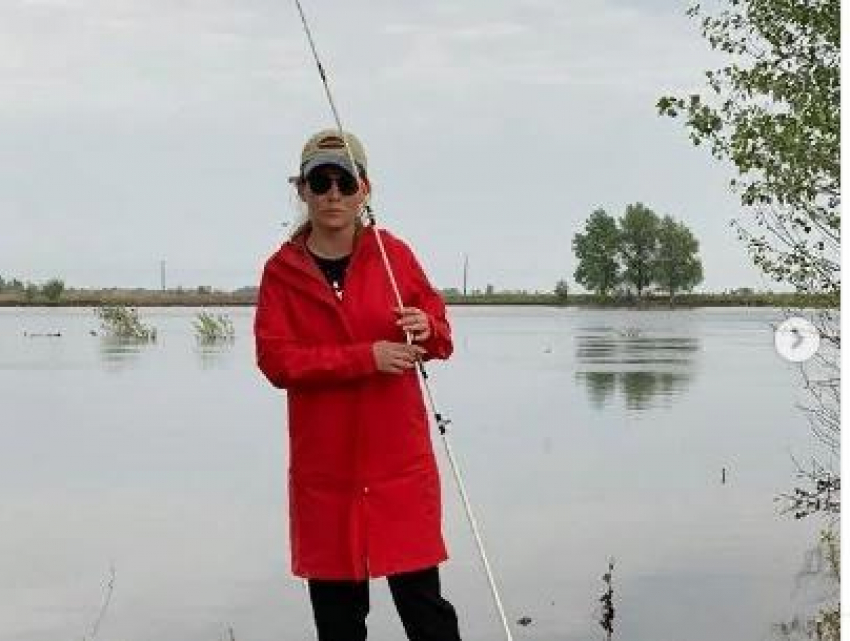 Телеведущая Ольга Скабеева бросила все и прилетела домой - на рыбалку, - «Блокнот Волжского"