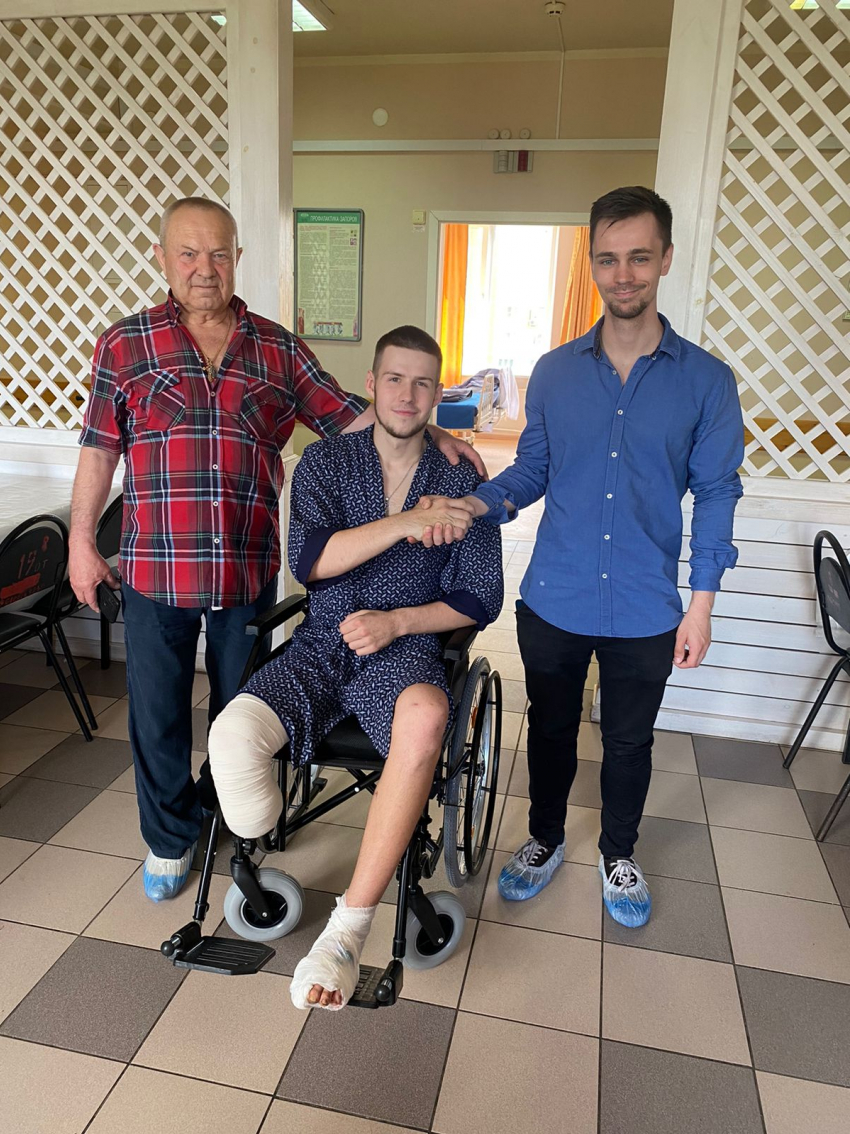 Тяжело раненного на Украине 22-летнего лейтенанта из Волгоградской области награда пока в госпитале «не нашла", но откликнулся Фонд «Своих не бросаем"