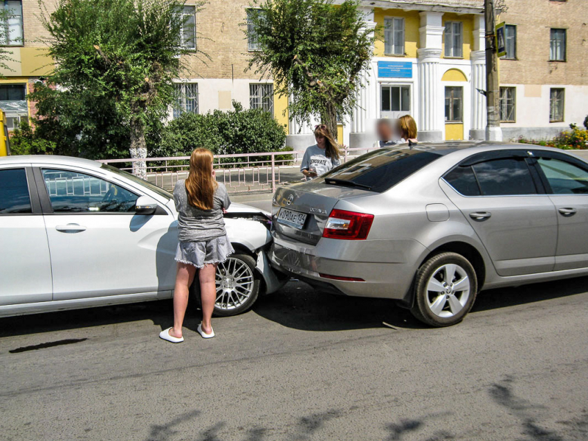 На центральной улице Ленина в Камышине случилось ДТП сегодня, 8 августа