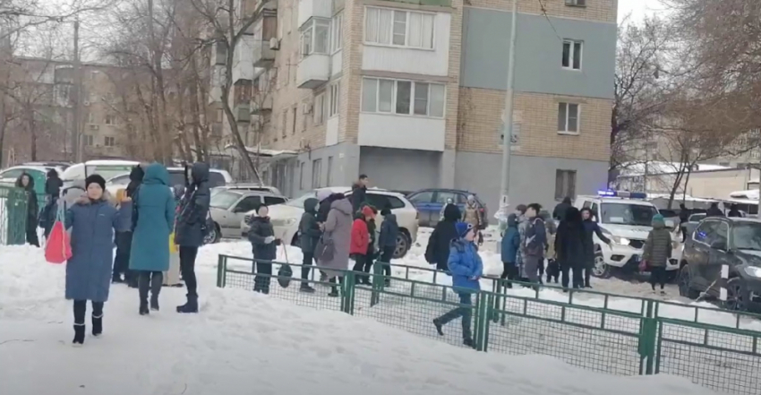 Волгоградские школы эвакуируют из-за угроз теракта, связанного с событиями на Украине