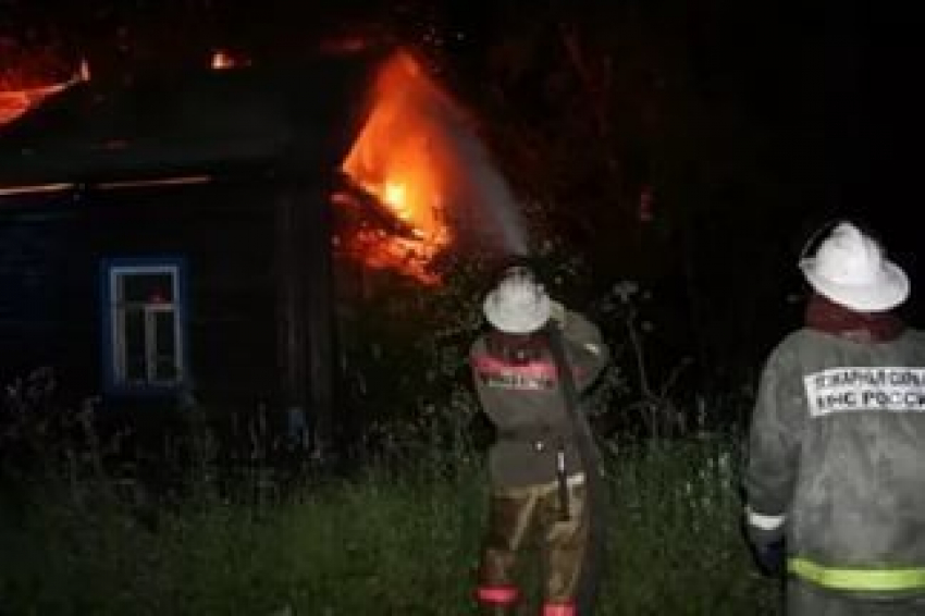 Пожар в селе Камышинского района от короткого замыкания сгорел дом