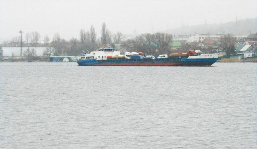 Паром из Камышина до левого берега Волги прекратил свою работу до весны: навигация завершена