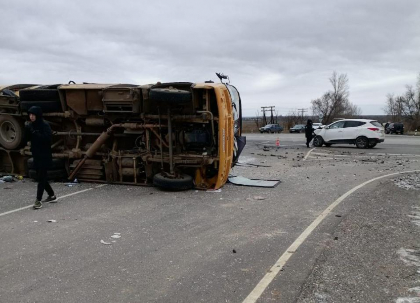 11 пострадавших в крушении школьного автобуса остаются в волгоградских больницах, - «Блокнот Волгограда"