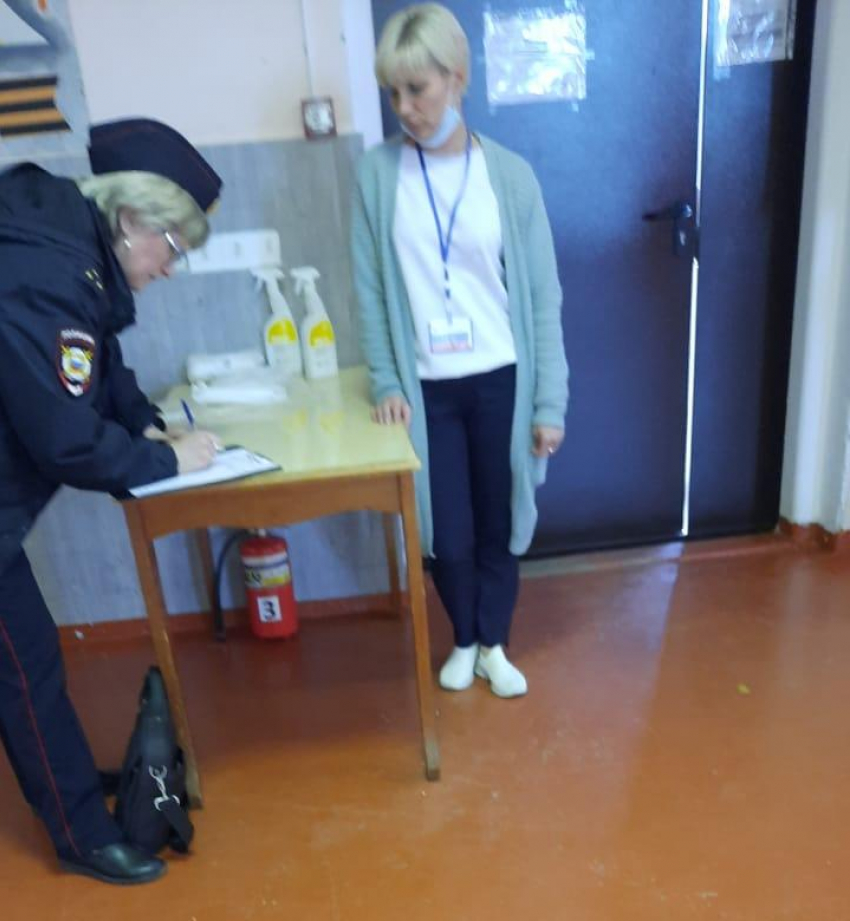 Что случилось с «пломбами» на ящиках для бюллетеней на избирательном участке в селе Антиповка Камышинского района в ночь с 9 на 10 сентября?