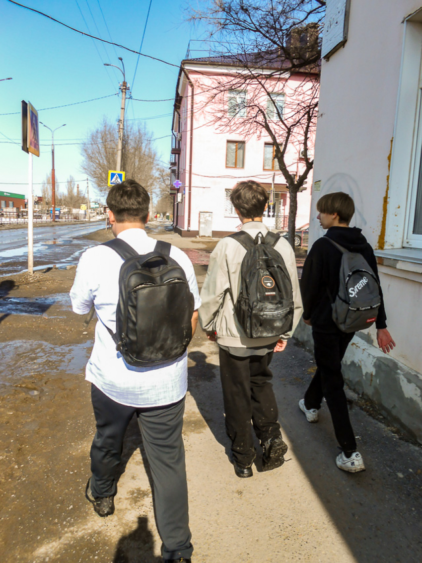 Огненные батареи и майское тепло раскололи потребителей на два лагеря: «хватит топить улицу!"