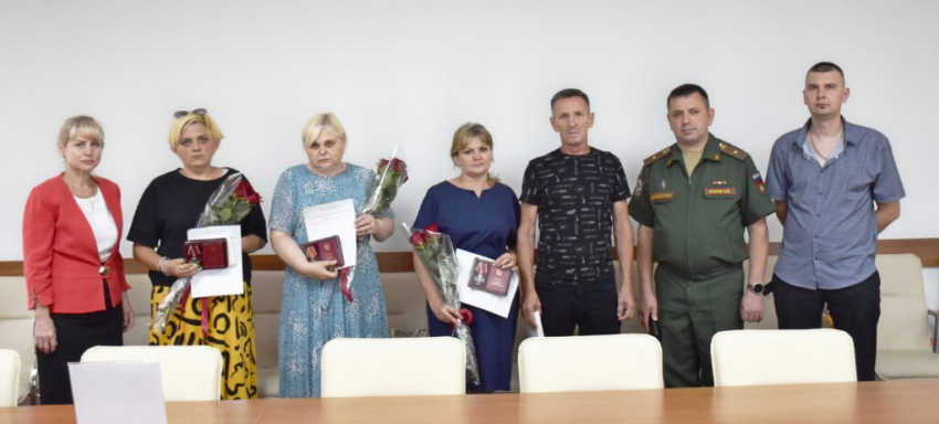 В администрации Камышинского района прошла церемония передачи наград родственникам погибших героев