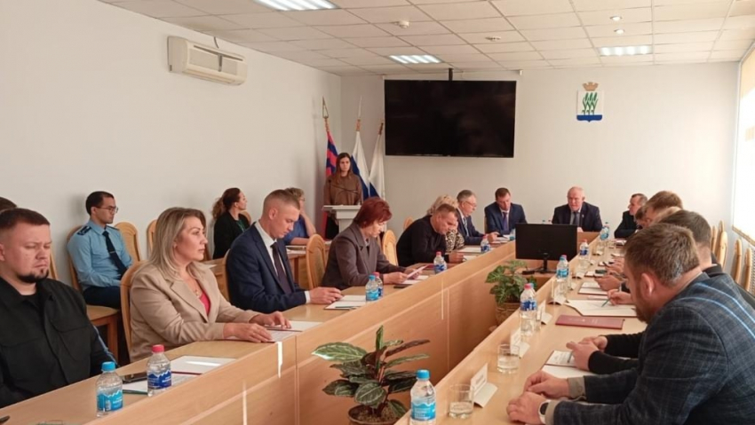 А город не рассматривает темы прекращения всякой приватизации имущества на время войны? - прозвучал вопрос на заседании Камышинской гордумы