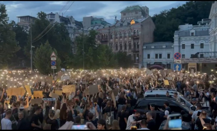 Зеленского «сливают": в Киеве начался Майдан – параллельно Трамп обвинил власти Украины в исчезновении денег США, - «Блокнот - Россия"