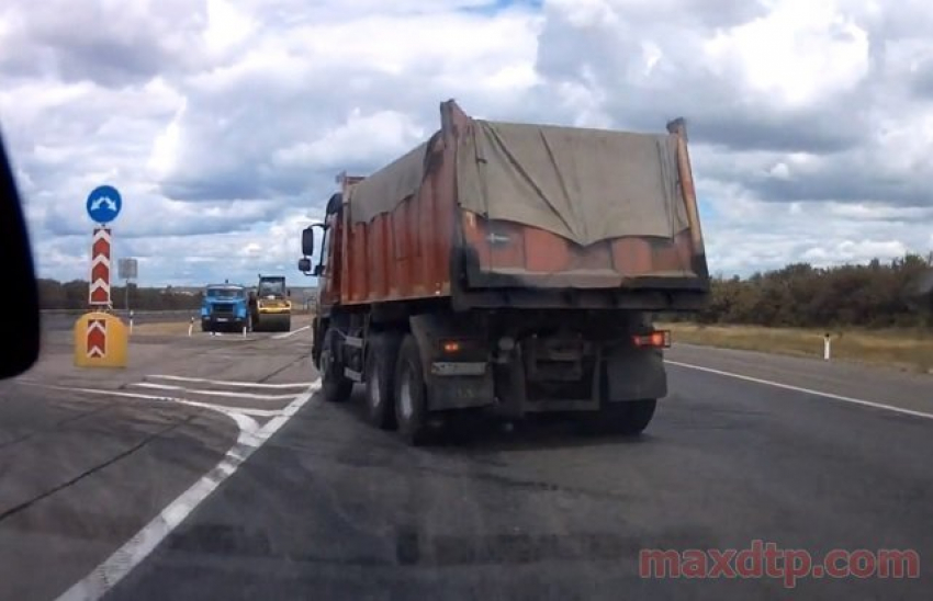 На трассе Камышин - Волгоград легковушка влетела под «КАМАЗ", в больницу попала девушка