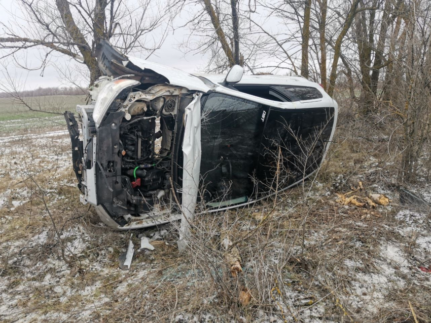 Водитель и пассажирка погибли на месте трагедии, на трассе Камышин - Ольховка