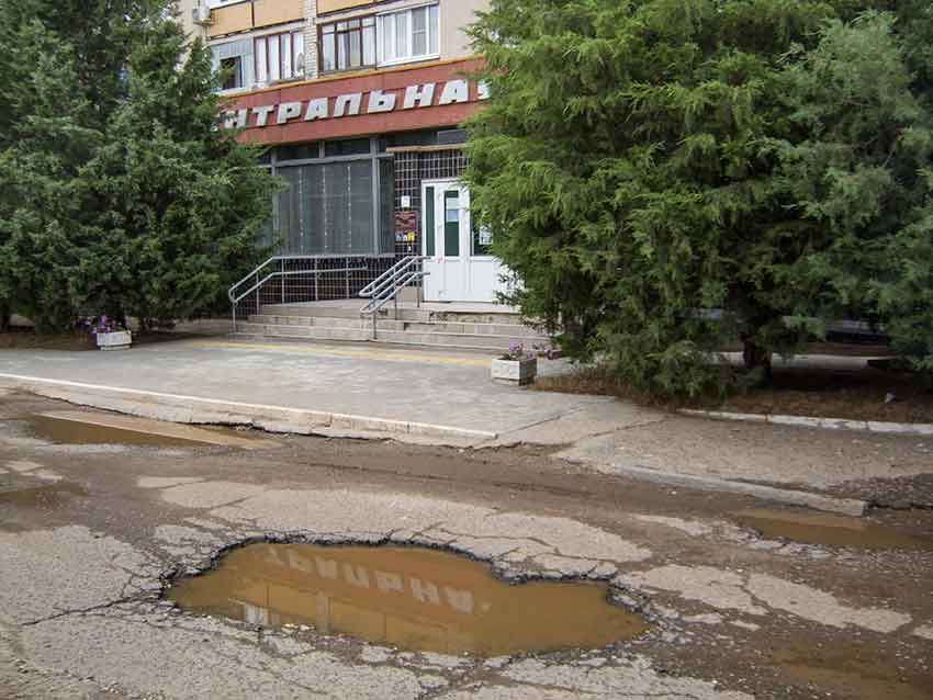 Камышан зовут выбирать, что в городе благоустраивать в первую очередь: тротуар, спуск по улице Некрасова или подход к библиотеке