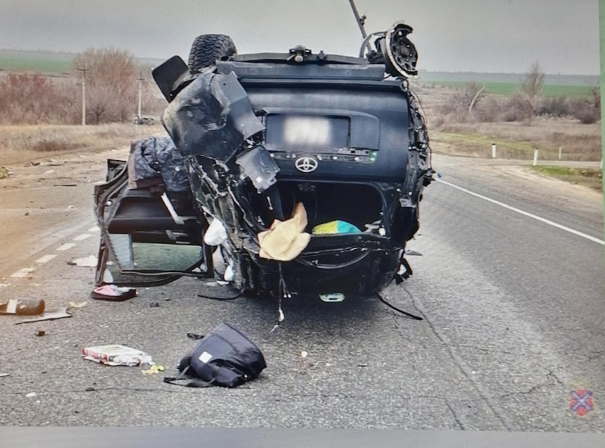 На трассе между Камышином и Волгоградом «не разъехались» отечественная легковушка и иномарка