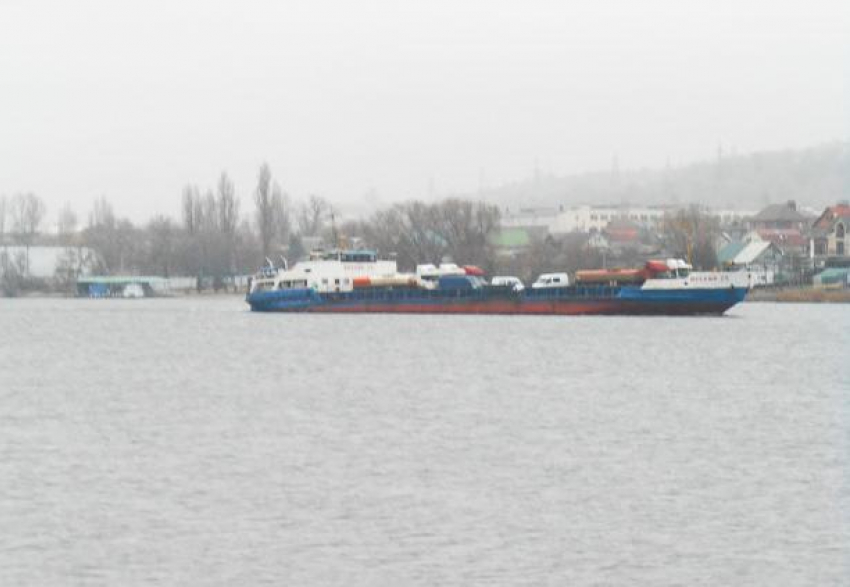 В Волгоградской области официально продлили сроки навигации, в Камышине паром продолжает работу