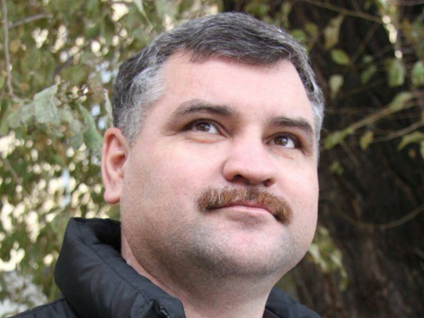  Быть депутатом сейчас скорее стыдно, чем почетно, - волгоградский политолог и публицист Михаил Серенко