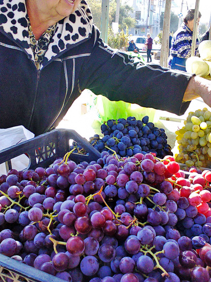 На рынках Камышина правит бал виноград