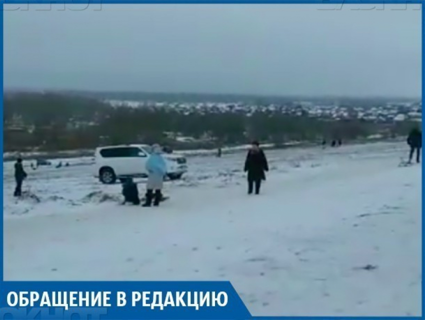 Водитель джипа в Волжском проехал чуть ли не по головам людей, утверждая свою крутизну