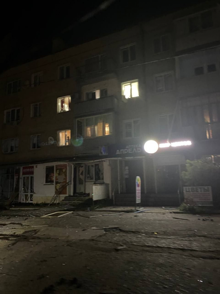 В городе Петров Вал Камышинского района от атаки украинского беспилотника пострадал многоквартирный дом и люди, в том числе ребенок (ВИДЕО)