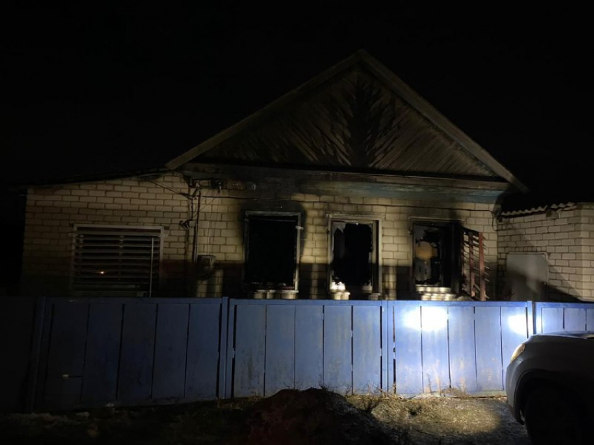 Гирлянду «подозревают» в страшном пожаре, унесшем жизни молодой женщины и двух ее дочек в Волгоградской области