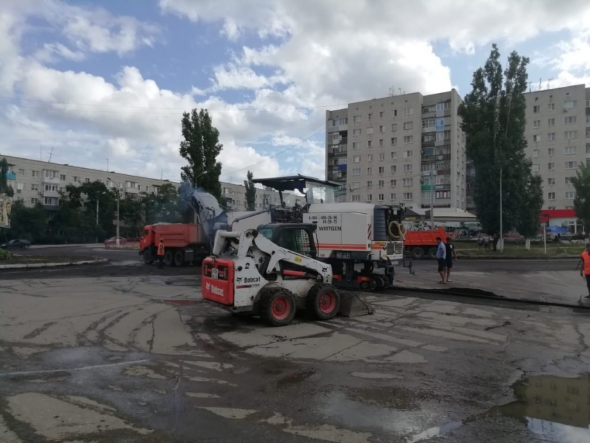 Администрация Камышина «загнала» супертехнику на ремонт кольца на улице Волгоградской