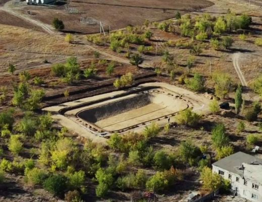 Гигантский пруд построил волгоградский миллиардер  недалеко от трассы Камышин - Волгоград