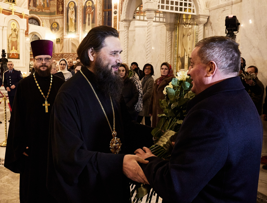  Вместе с прихожанами в Рождество молились губернатор Волгоградской области Андрей Бочаров, глава Волгограда Владимир Марченко