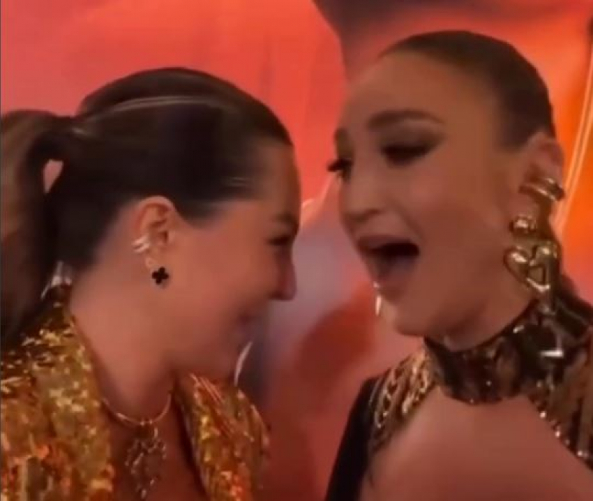 «Я, кстати, сплю под твою песню»: Ольгу Бузову ошарашила необычным признанием блогерша из Волгограда