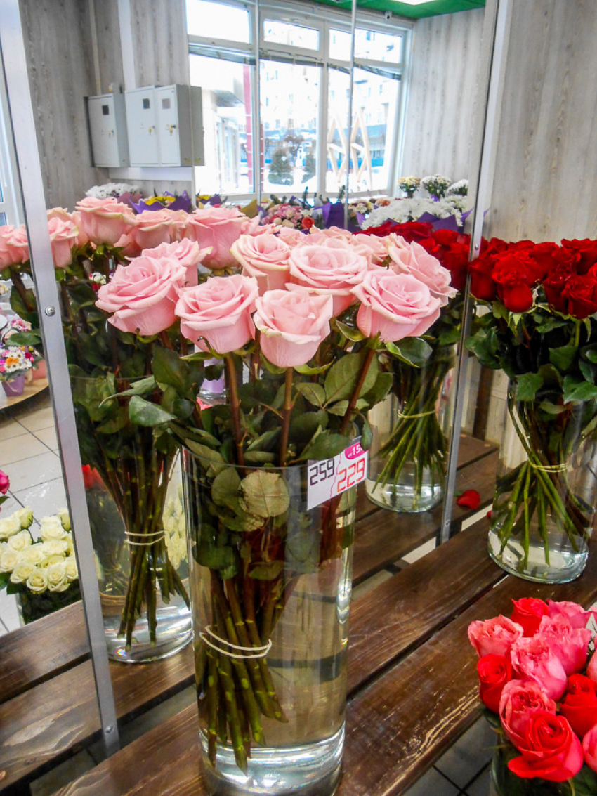 Камышане в Рождество раскупают свежие розы