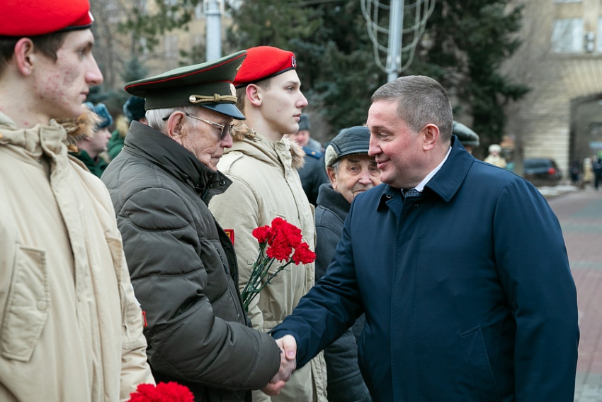 На священной земле Волгограда-Сталинграда отметили День защитника Отечества 23 февраля, без «досрочности", как в Камышине