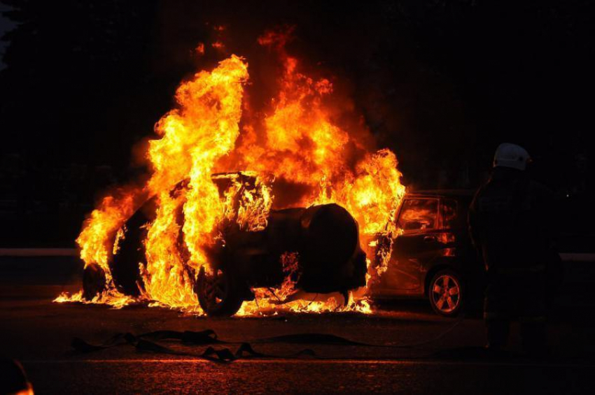 В Госстанции Камышинского района сгорел «Форд фокус"