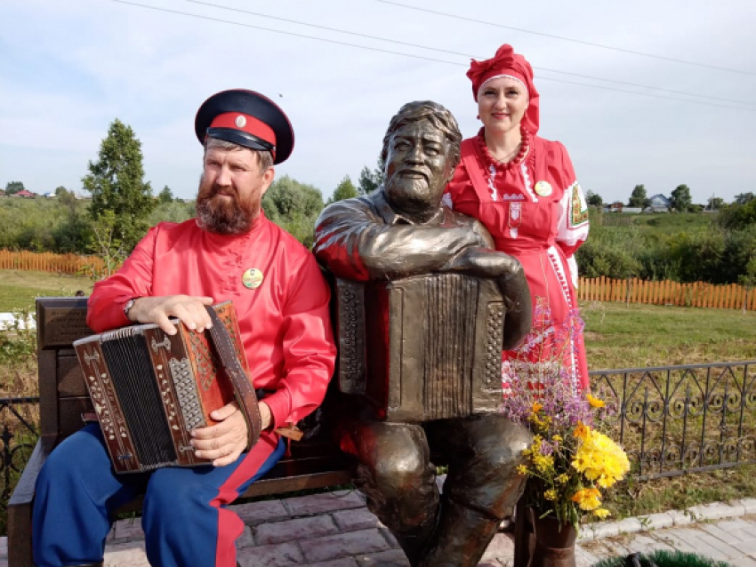 Камышане Ольга и Федор Кузнецовы приняли участие в съемках телепередачи «Играй, гармонь!» на песенном фестивале в Новосибирске