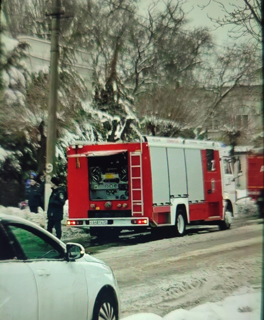 Что случилось в музыкальном училище в Камышине с утра сегодня, 14 января, что с утра его окружили пожарные машины?