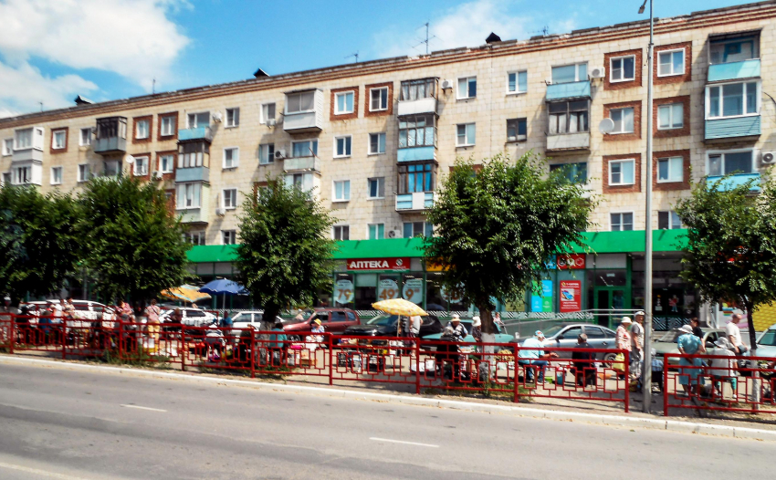 В Волгограде власти выписали 100 тысяч штрафов за стихийную торговлю, а в Камышине считают, что она украшает город?