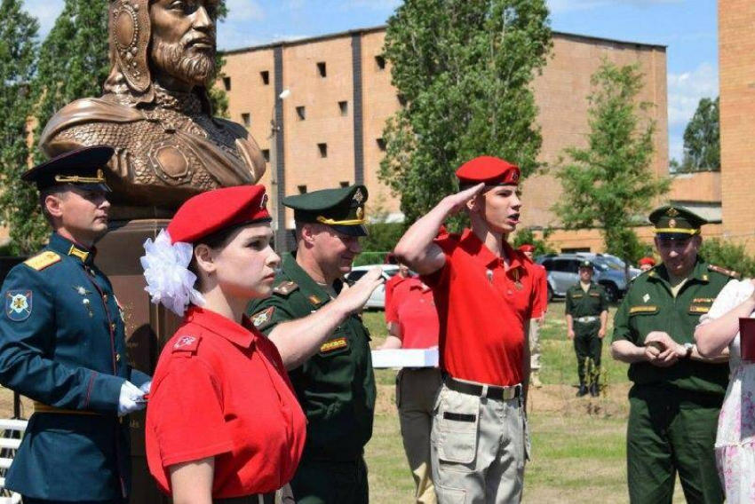  В Камышине среди школьников, награжденных за парад 9 мая, девочек оказалось больше, чем мальчиков