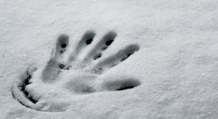 Упавшую в снег нетрезвую бабушку спасли от погибели неравнодушные соседи