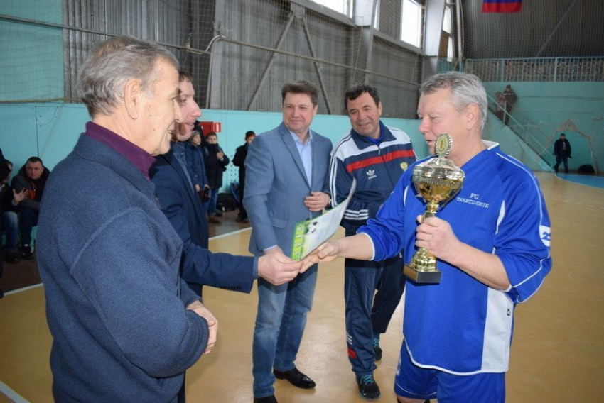 В Камышине прошел открытый турнир по мини-футболу среди ветеранов