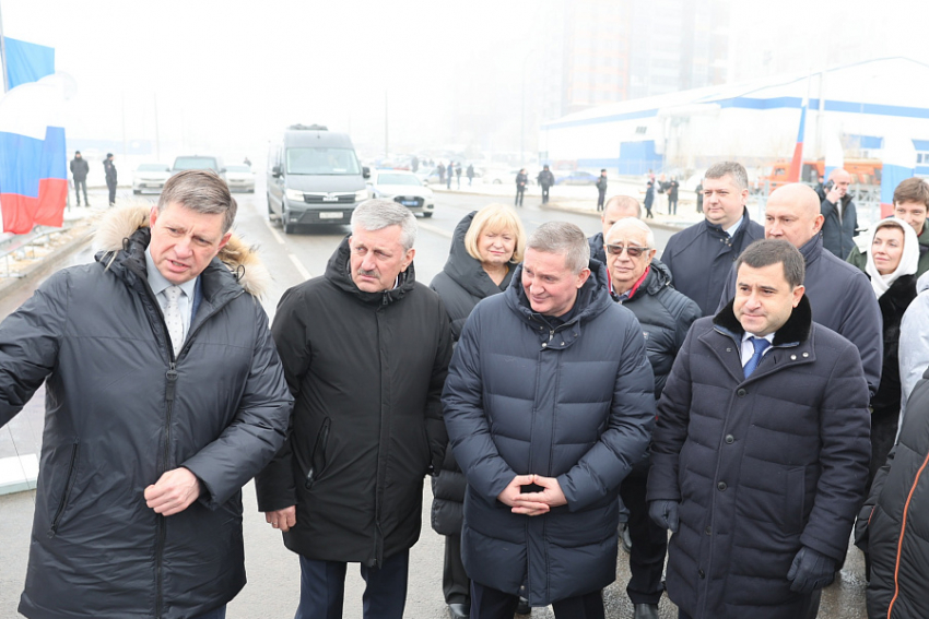 В Волгоград приехал замминистра, они с губернатором открыли новую дорогу