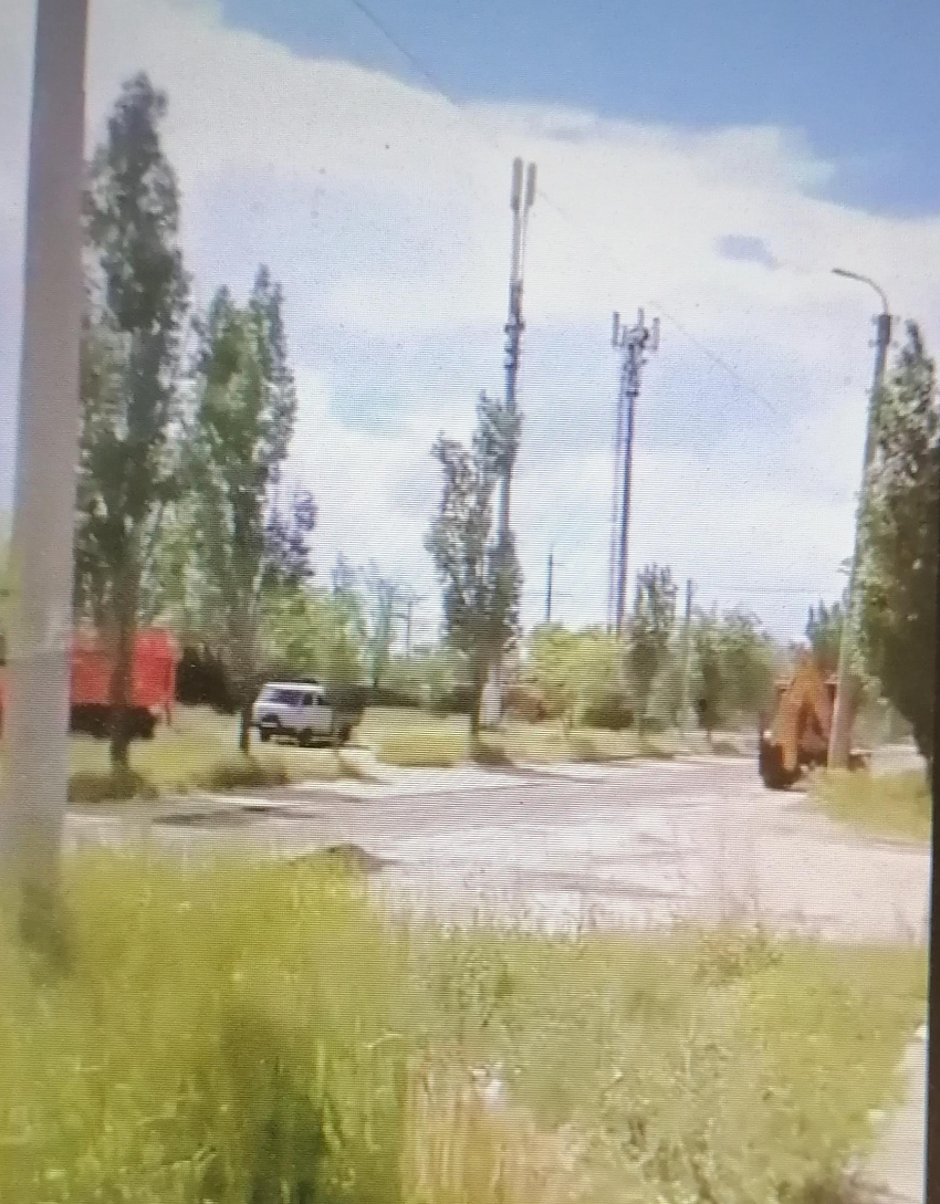 Камышане «воспели» в роликах начавшийся ремонт главной дороги в 5-м микрорайоне (ВИДЕО)