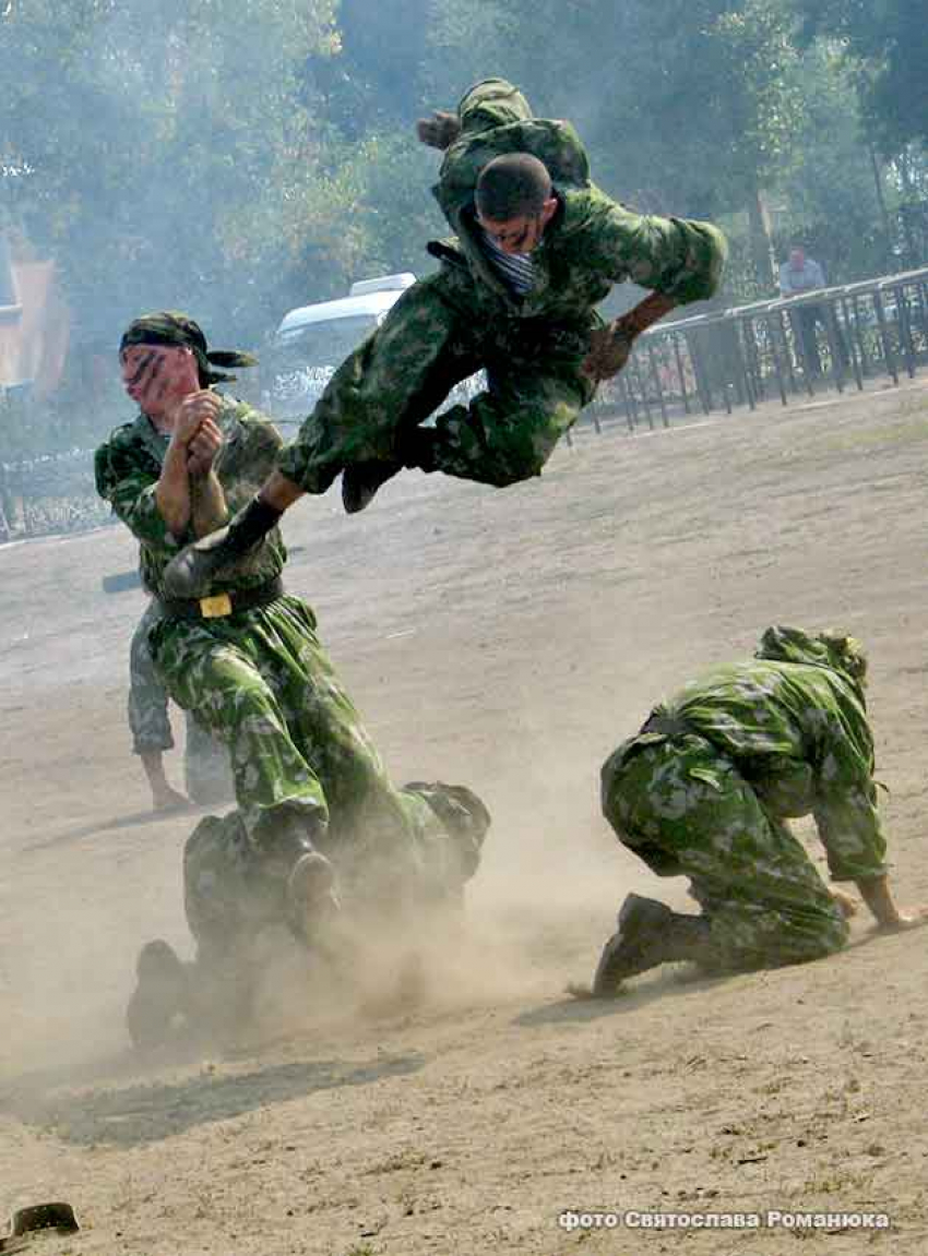 Сегодня, 2 августа, бойцы Камышинского десантного соединения и ветераны-десантники празднуют День ВДВ