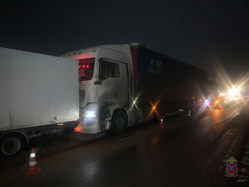 На трассе между Камышином и Волгоградом столкнулись четыре машины, чудом пострадал только один пассажир