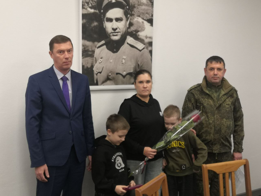 В Камышине ордена и медаль передали близким тех, кто уже никогда не вернется из боя