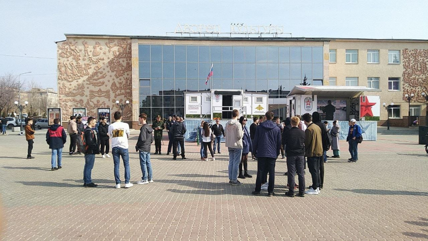 По данным администрации Камышина, 400 человек посетили за день пункт отбора граждан для контрактной службы