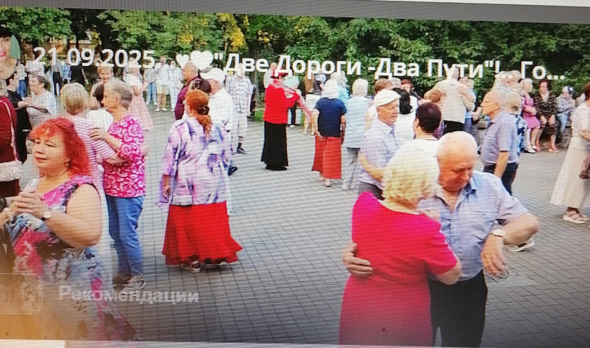 В Камышине местная телестудия «Акценты» продемонстрировала, как «зажигают» в парке на танцах пенсионеры - осенью, будто весной! 