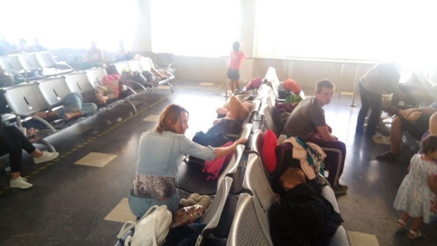 Жители Волгоградской области, среди которых трое камышан, стали заложниками в аэропорту Антальи
