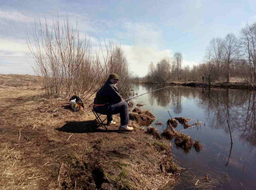 В Волгоградской области на тысячу рублей оштрафовали рыбака, закинувшего удочку на безлюдном берегу 