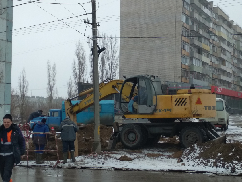 В Камышине коммунальщики продолжают отключать многоэтажки от ресурса, в том числе без предупреждения