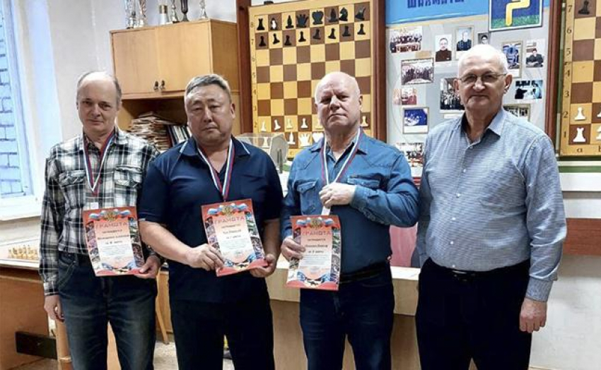 Кого из камышан назвали лучшими шахматистами-ветеранами  «победного» турнира
