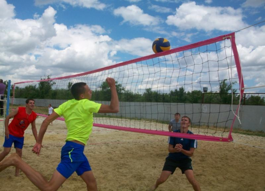 Пляжный волейбол и мини-футбол проходят в Камышинском районе