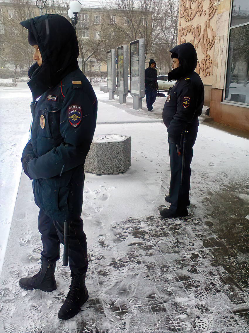 В Камышине накануне массовых мероприятий в День защитника Отечества  городская антитеррористическая комиссия проинструктировала жителей