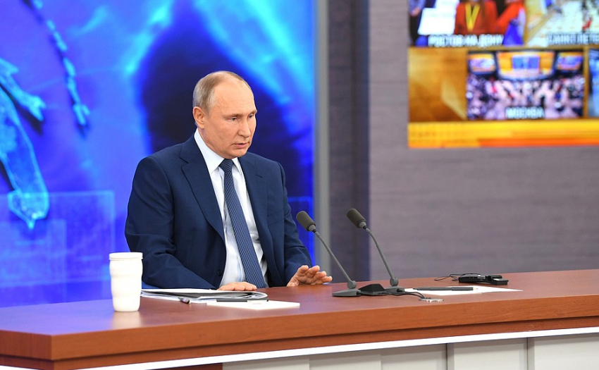 На пресс-конференции главы государства на вопрос о новом сроке президентства Владимир Путин ответил: «Посмотрю» 