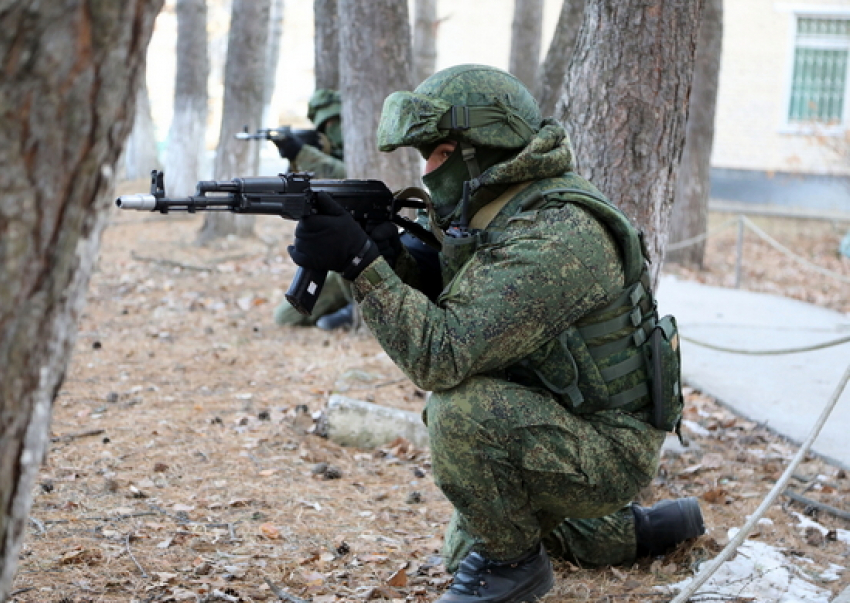 В Волгоградской области военные обезвредили условного противника под прикрытием огня боевых машин